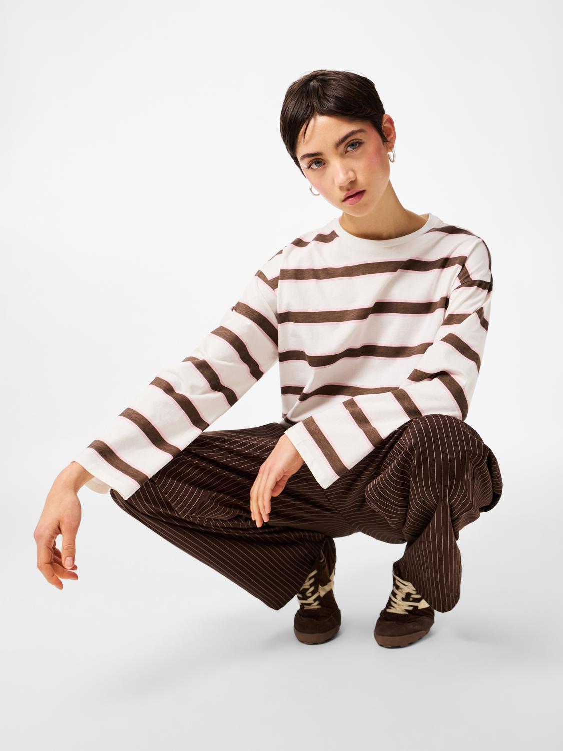 model_shot-creative